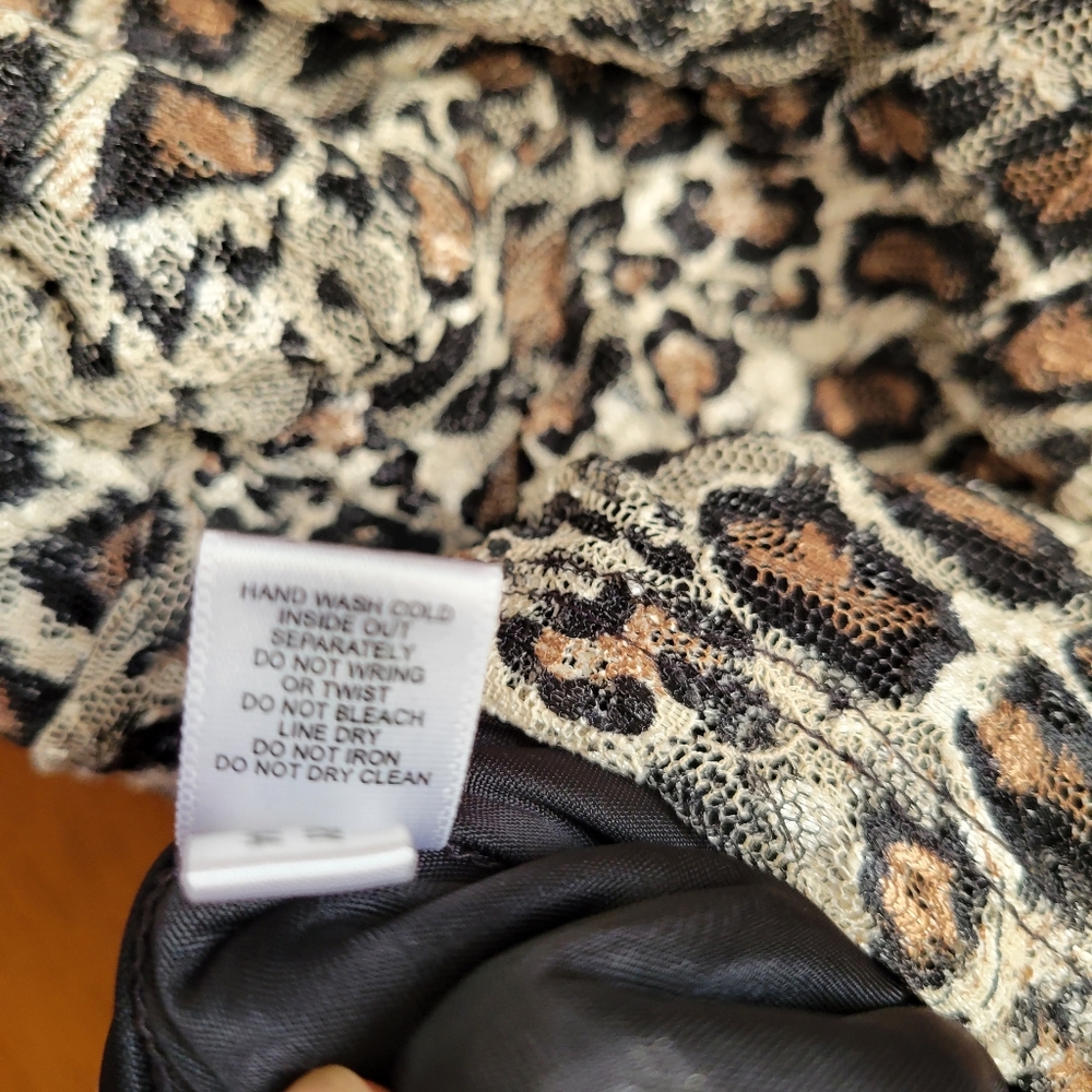 Express Lace 🐆 Top - Picture 6 of 7